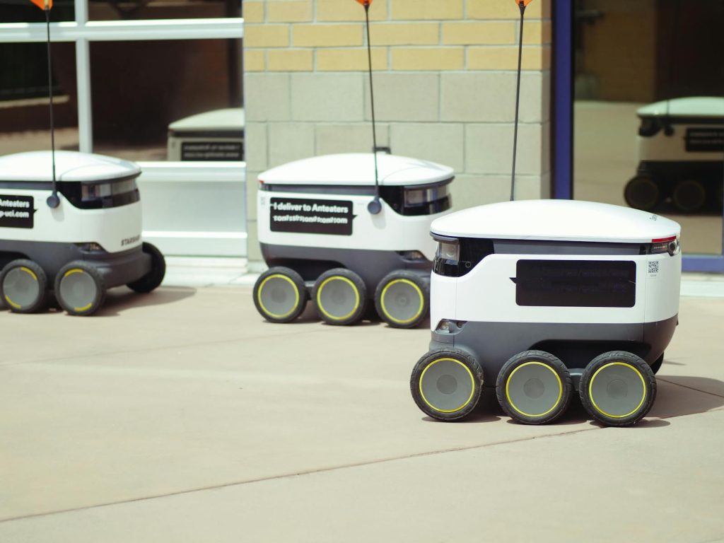 AI Robots de livraison - ExpansAI agence AI No Code